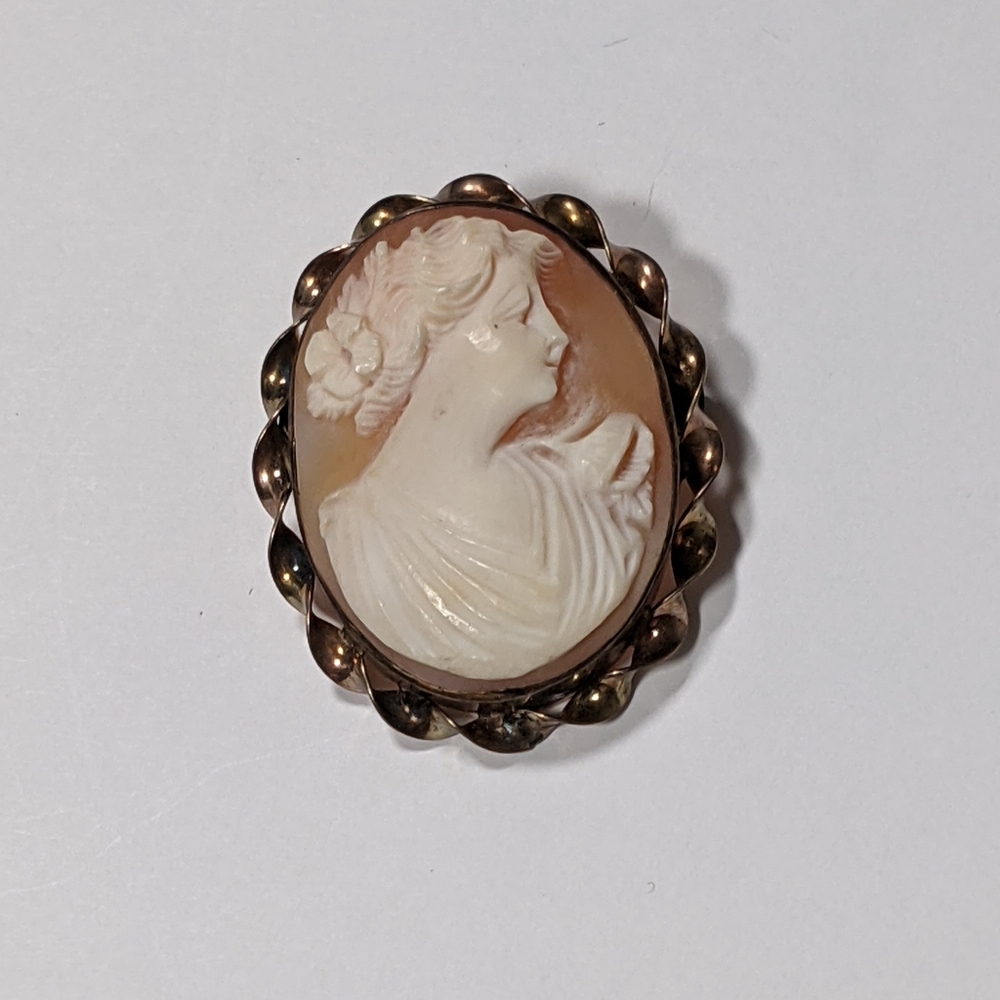 Vintage Carved Shell Cameo Gold Tone Setting